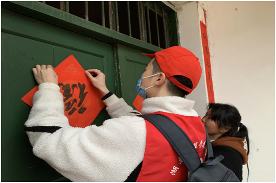 伟的国际1946bv雷锋社：陪伴脑瘫兄弟迎新年