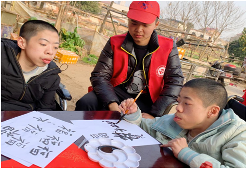 伟的国际1946bv雷锋社：陪伴脑瘫兄弟迎新年